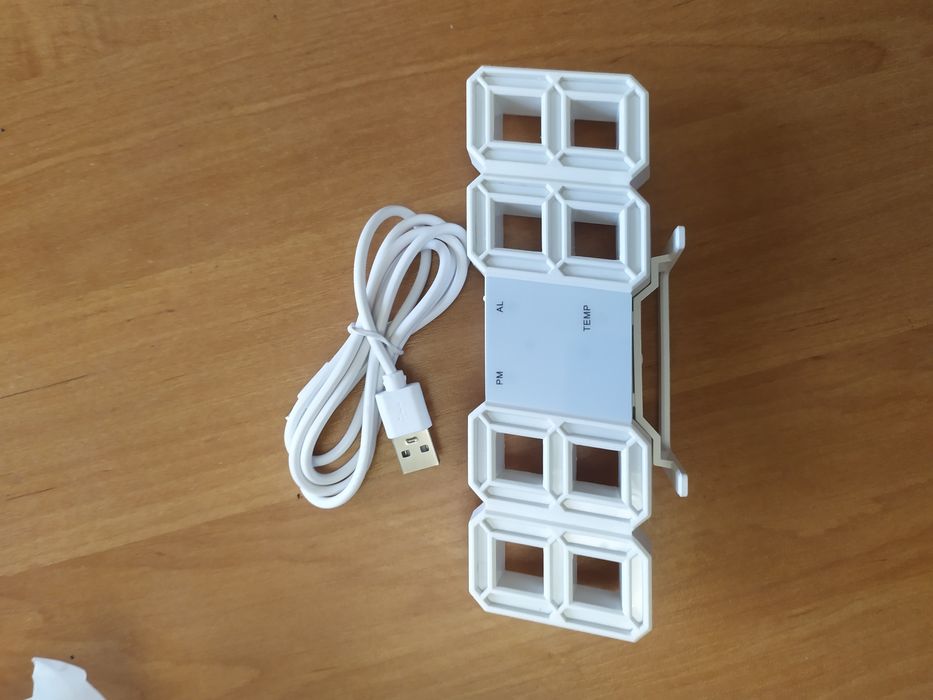 Електронний годинник JT2022