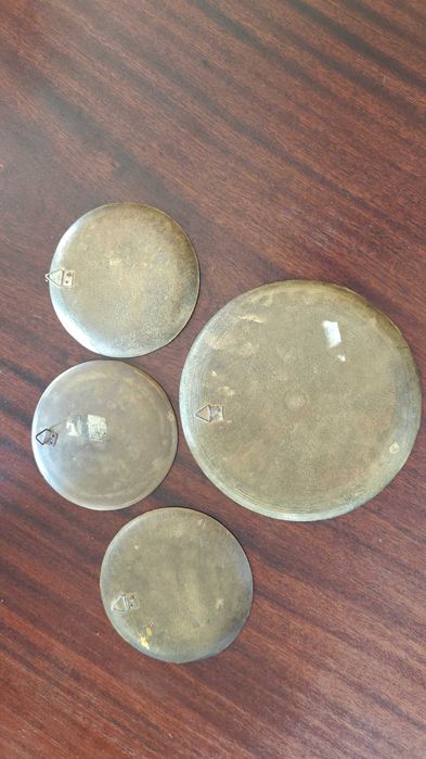 Conjunto de bases decorativas em metal esmaltado – estilo mandala