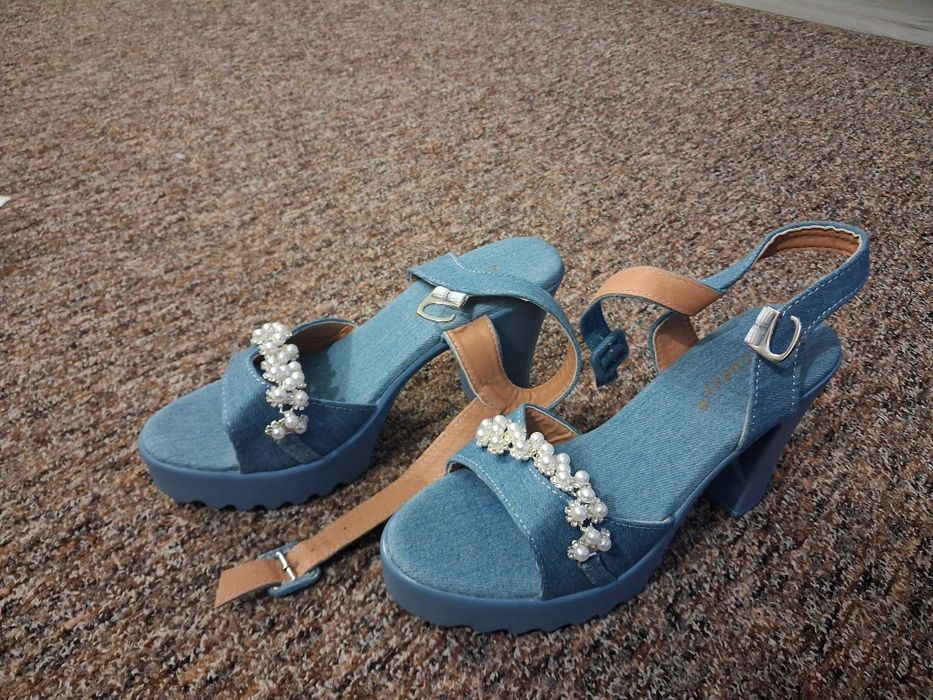 Buty na obcasie 36