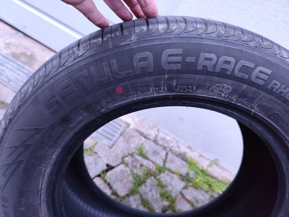 2 pneus 225/55/16 um com 600km e outro semi novo