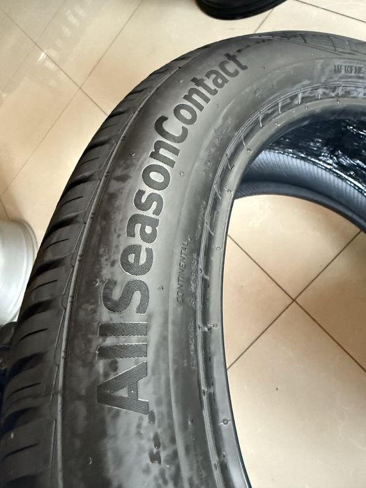 Шини всесезонні Continental AllSeason Contact 255/45/19 235/50/19