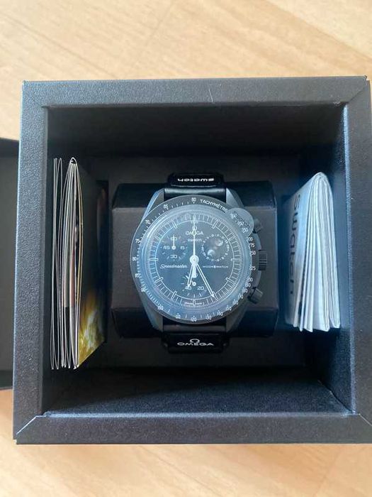 Omega x Swatch Snoopy SO33B700 - New Moon Limited Edition