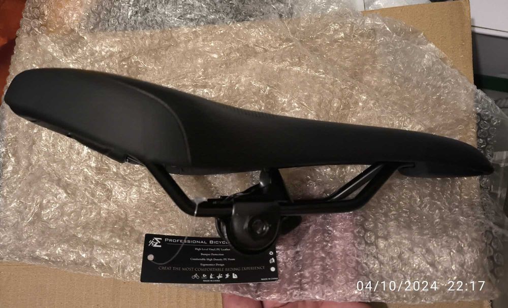 Novo! Selins preto e preto/branco com respiração para bicicleta
