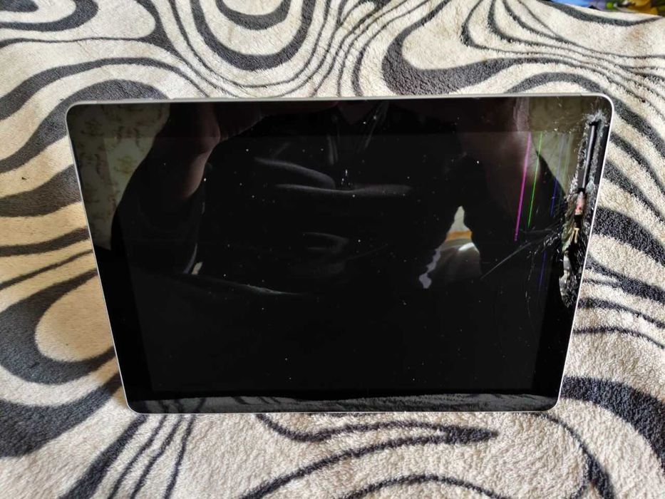 Microsoft Surface Go на запчасти