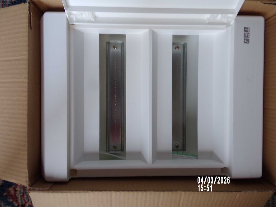 Quadro elétrico saliente porta opaca