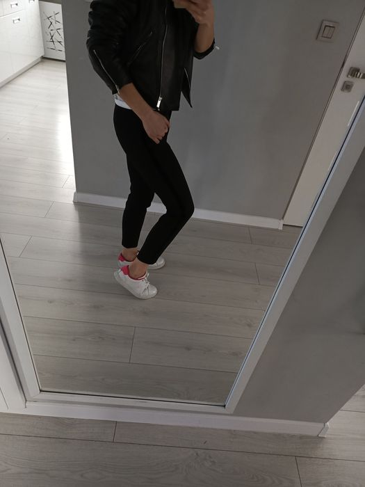 Spodnie cygaretki 7/8 czarne z lampasem rozm.XS firmy Chicaca