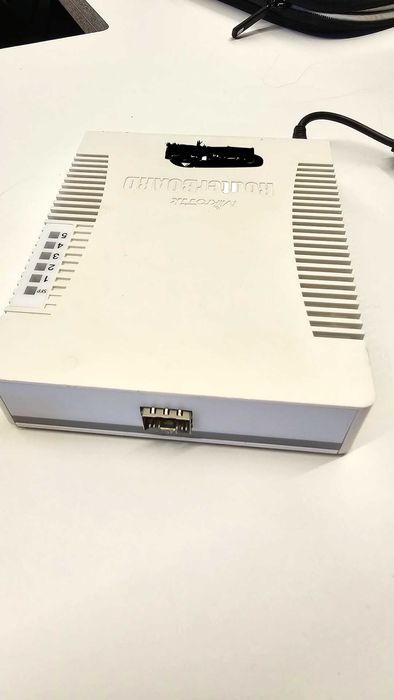 MikroTik RB260GSP – Gigabitowy Switch 5-portowy z PoE