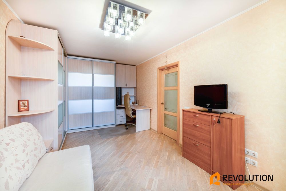 Без% Р.Шухевича 26в 2к з ремонтом, чудовий стан !