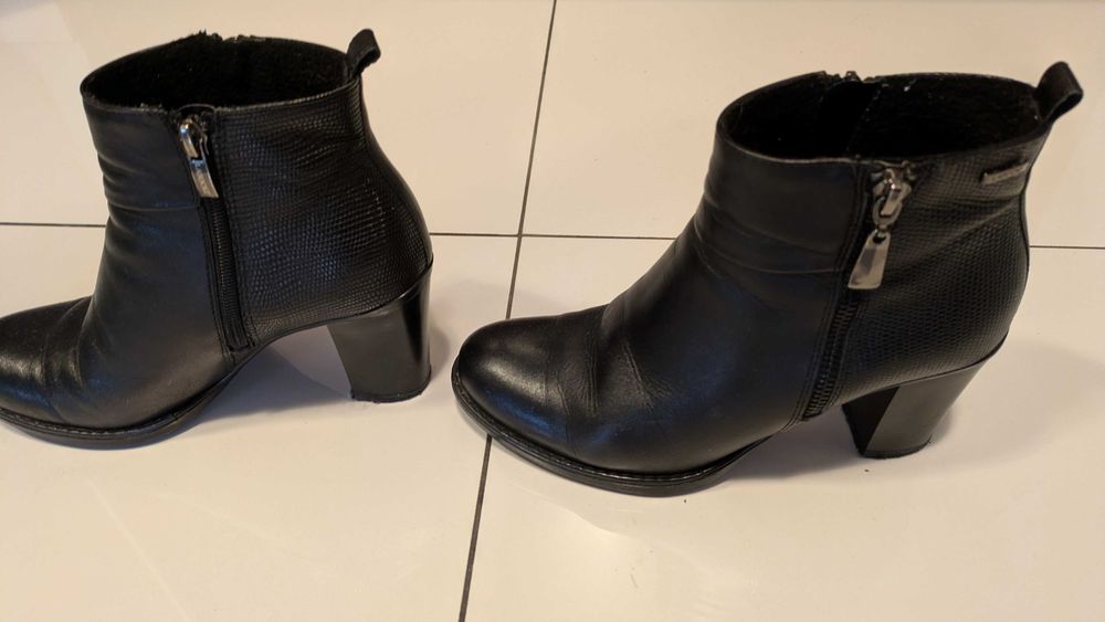 Czarne botki ze skóry naturalnej Lasocki rozmiar 37