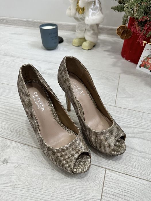 Туфли блестящие Carvela на каблуке на праздник