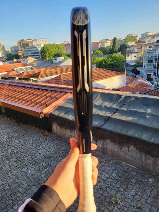 Vendo Raquete de Padel StarVie Black Titan 2026 COMO NOVA
