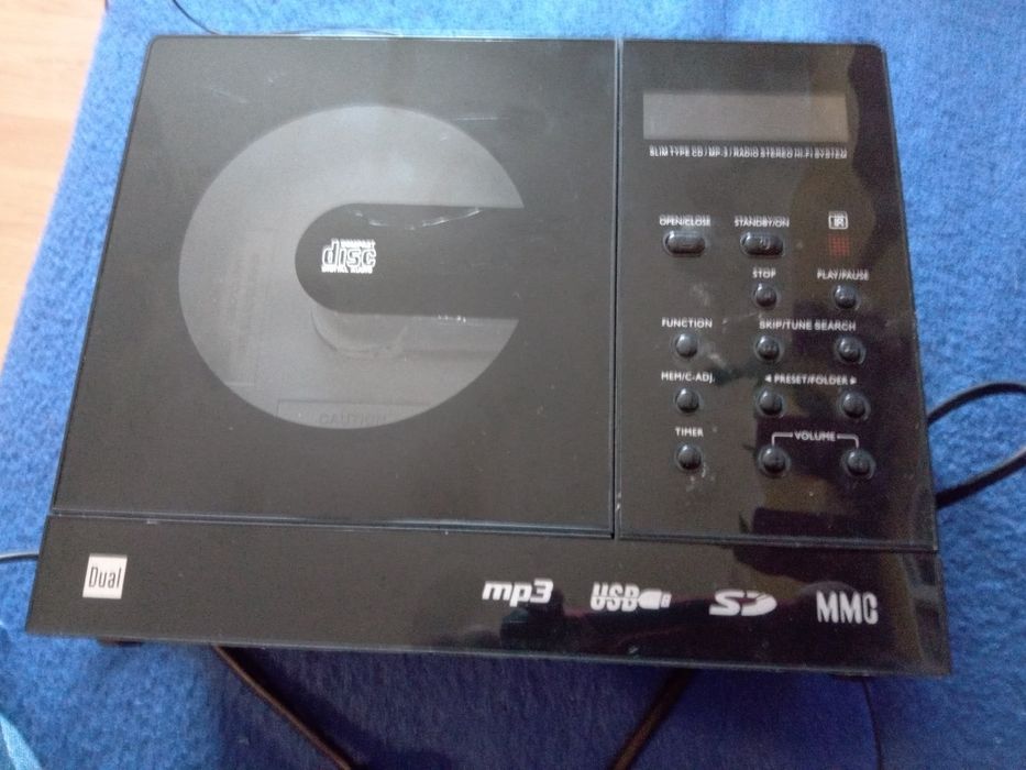 Wieża Dual. Aux,MP3,USB z głośnikami na statywach.