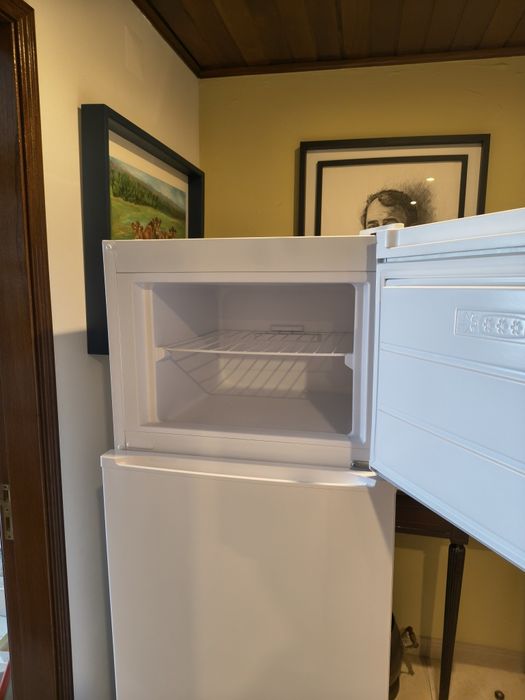 Frigorífico Whirlpool a funcionar perfeitamente bem