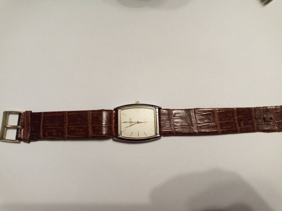 Zegarek Longines Vintage, kwadratowa koperta, szafirowe