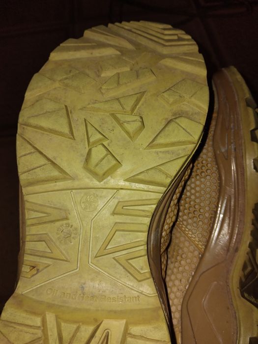 Продам зимнюю обувь