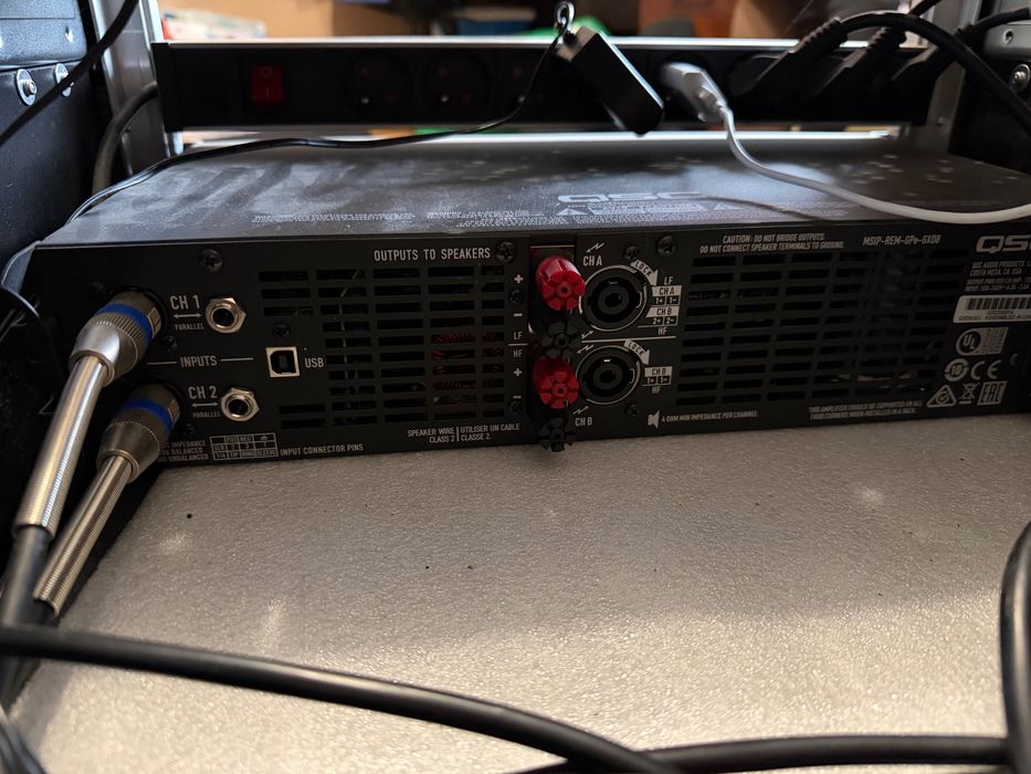 QSC GXD8 - cyfrowa końcówka mocy 2x 1200 W / 4 Ω