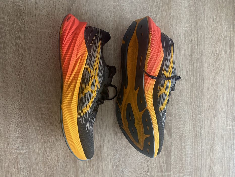 Buty  Asics Novablast 3 rozm 45 dł wkł ok 28