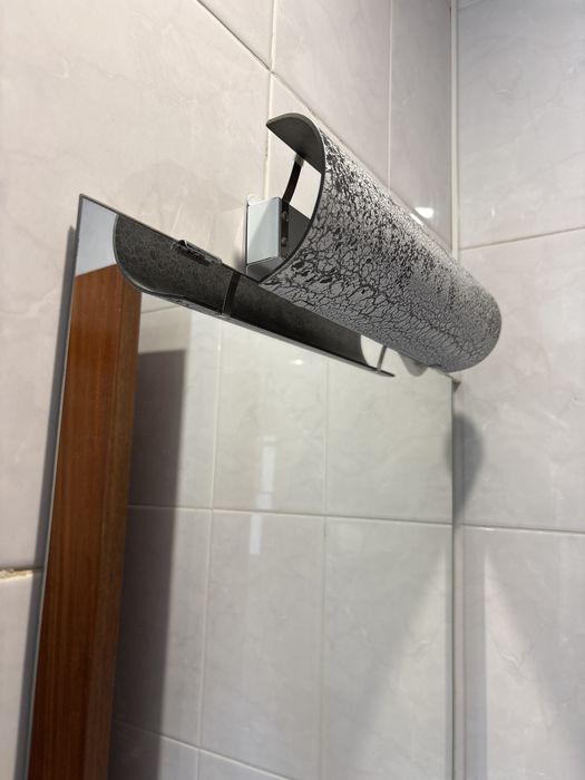 Espelho casa banho e candeeiro