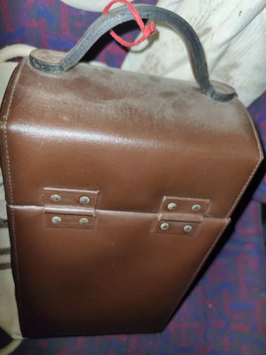 Bar vintage em pele transportável