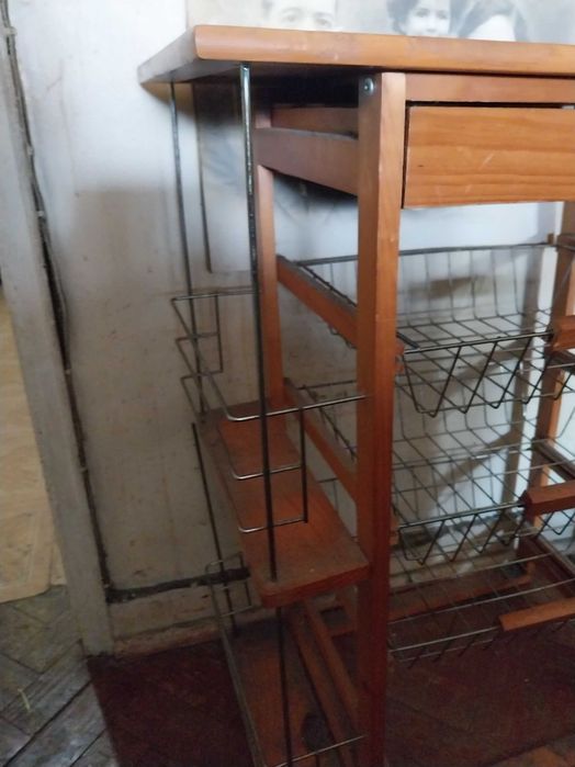 Carrinho de cozinha em madeira com cestos