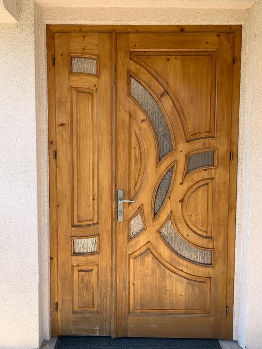 Двері вхідні деревʼяні