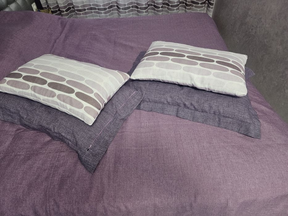 Комплект для спальні: штора .покривало.чехли для подушек.ковер.карниз