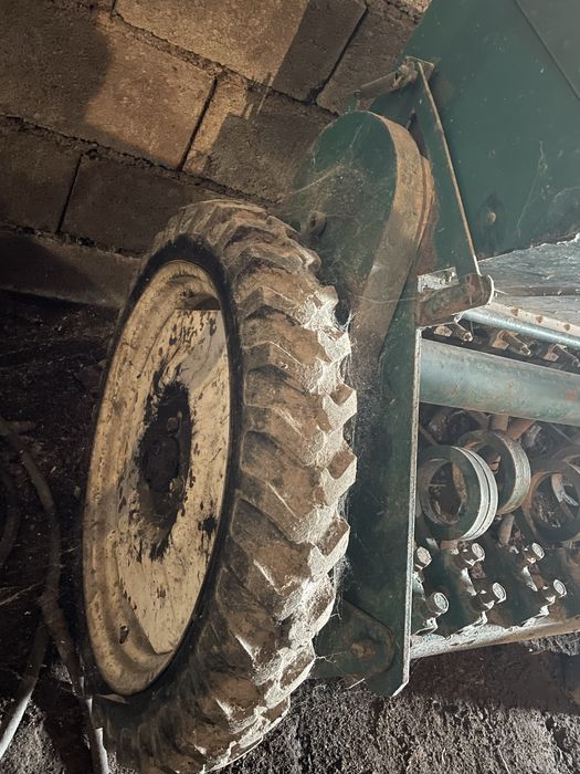 Semeador de cereal em linhas