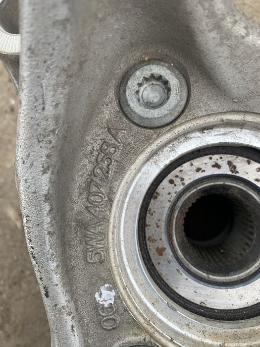 Zwrotnica prawa VW Golf VIII