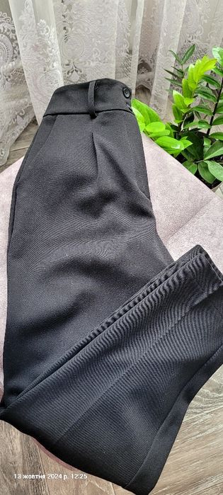 Жіночі чорні брюки