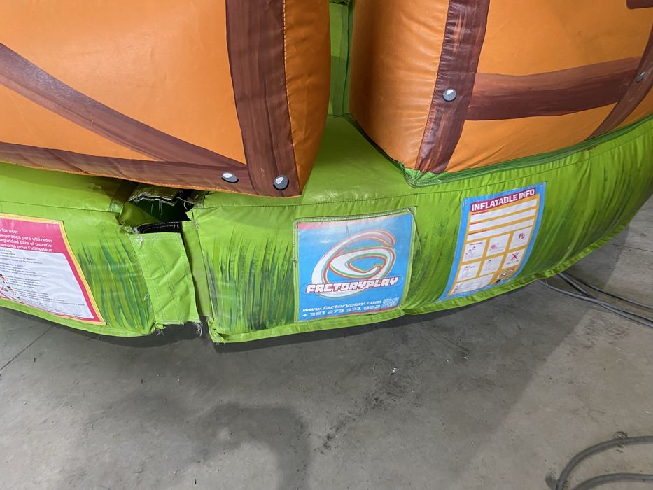 Touro mecanico e insuflavel