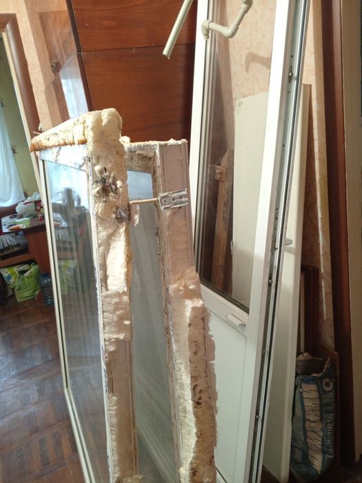 Окна пластиковые , дверь