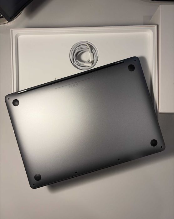 Apple MacBook Pro 2019 | 13.3” | Touch Bar – Cinzento Espacial