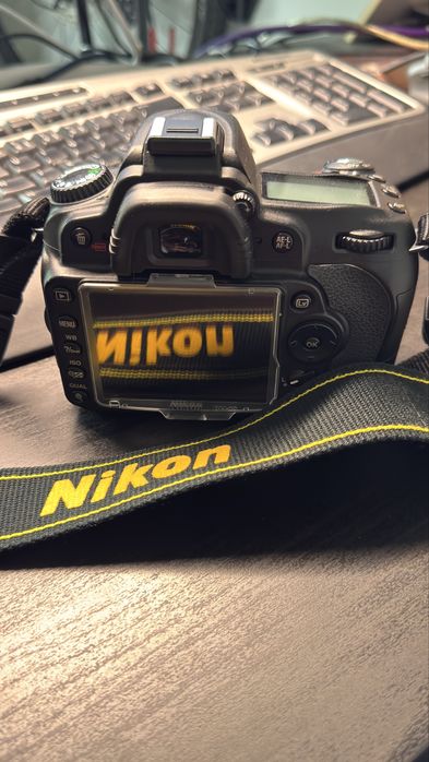 Corpo Nikon D90 com grip