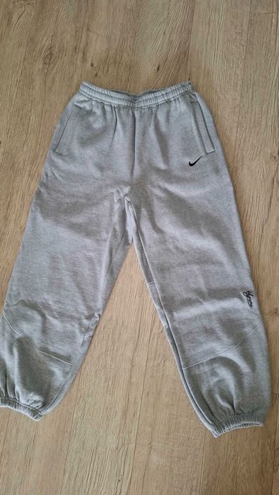 Spodnie Nike Supreme