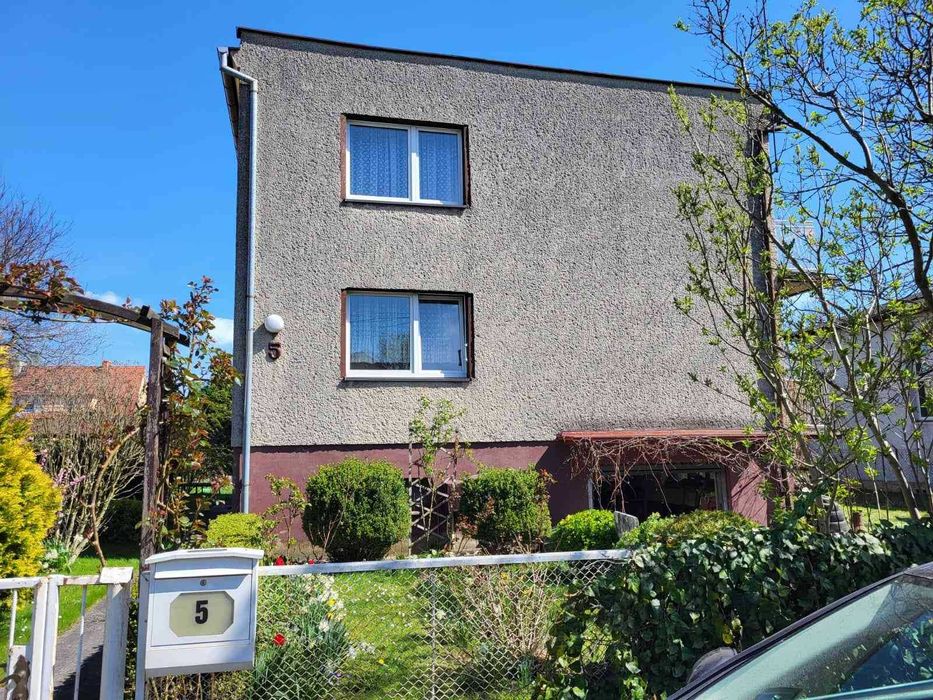Dom na sprzedaż w Głubczycach na spokojnej ulicy 160m2 (+dodatkowe 80m2 piwnica i garaż)