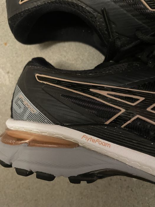 Buty do biegania Asics GT-2000 rozm. 39.5