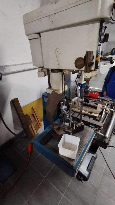 Máquina de Furar HAHN & KOLB Industrial