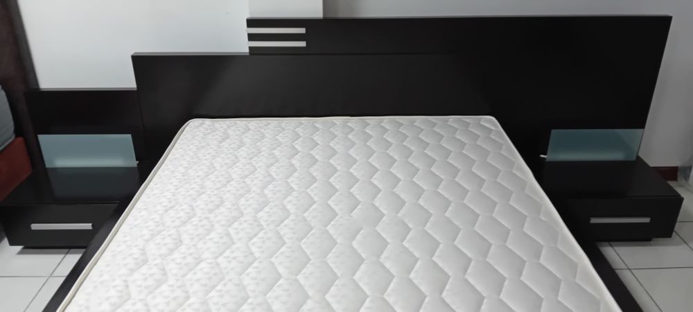 Cama de casal+Mesinhas cabeceira+colchão novo