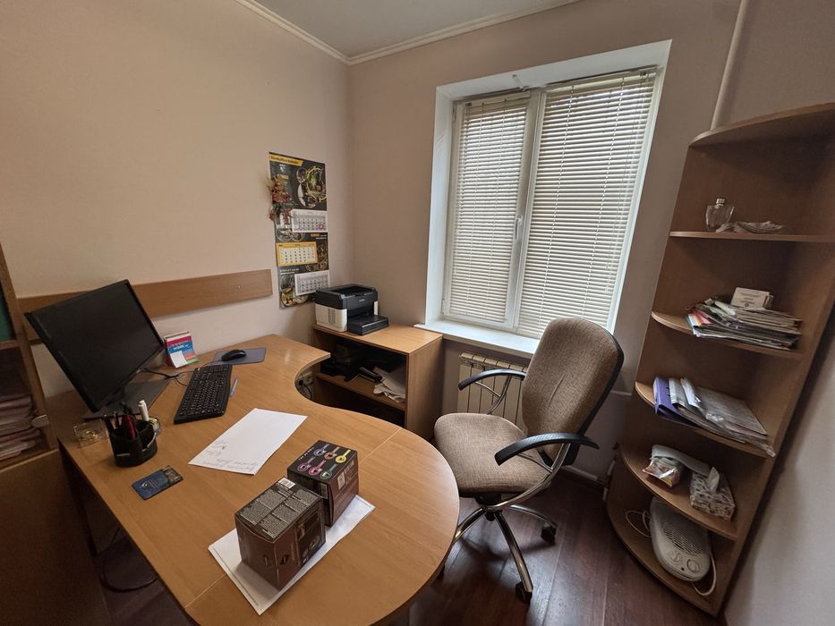 Без комісії продаж приміщення 35.3 м2 Бажана 9в метро Харківська