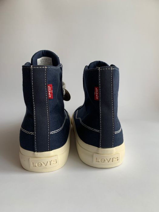Продаються кеди Levis