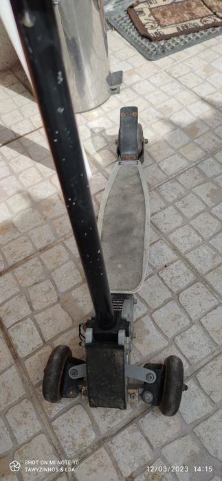 Trotinete em alumínio de 3 rodas muito intuitiva e menos perigosa