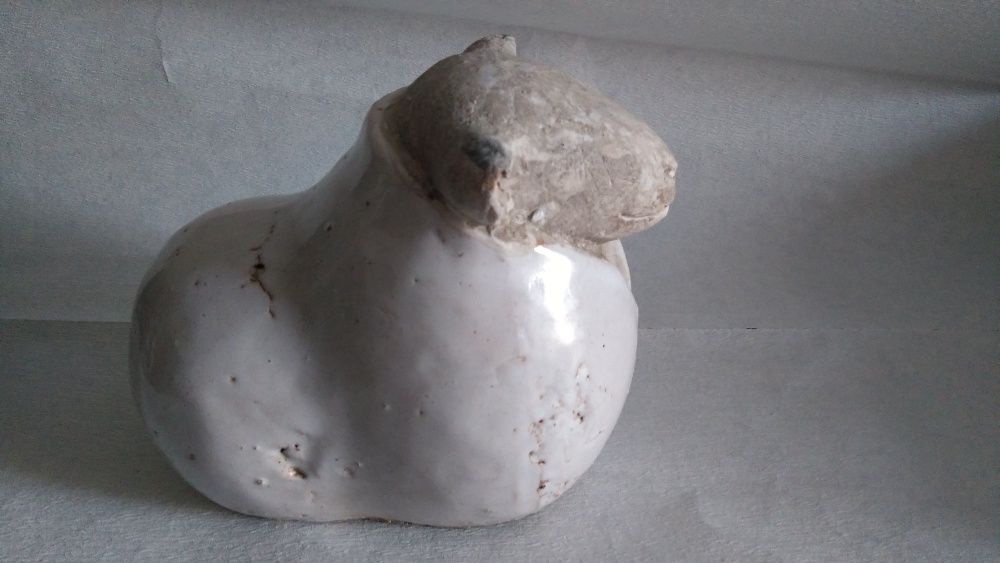 Figurka baranka , majolika , ręcz. wyk. wys. ok. 15 cm.