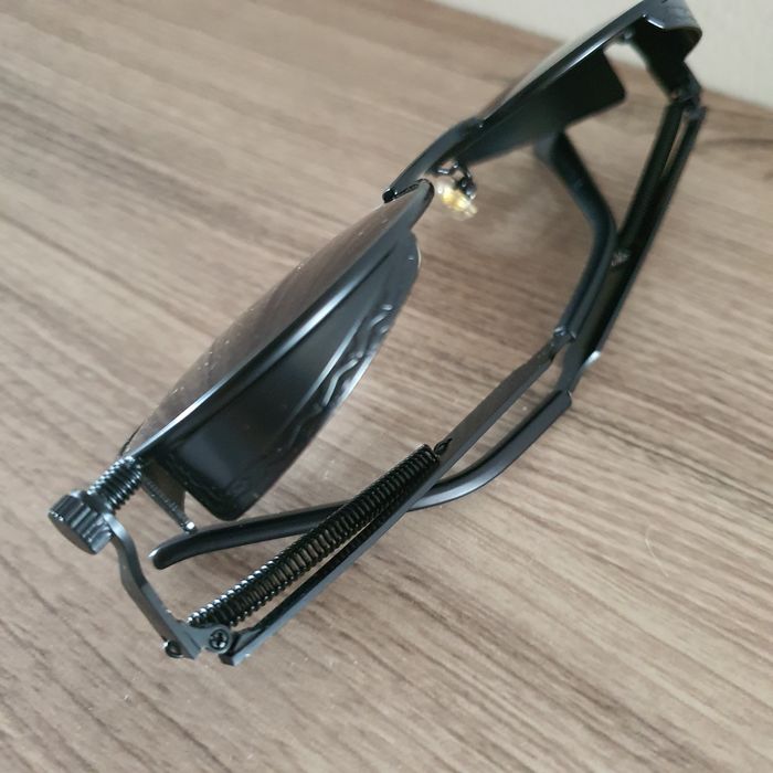 Óculos em metal preto estilo retro artesanais