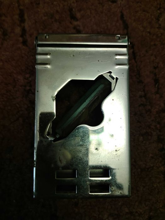 Механическая машинка для заточки лезвия.