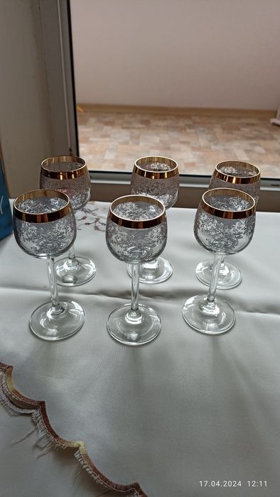 Продам  набор кон'ячних  рюмочек  Богемия.