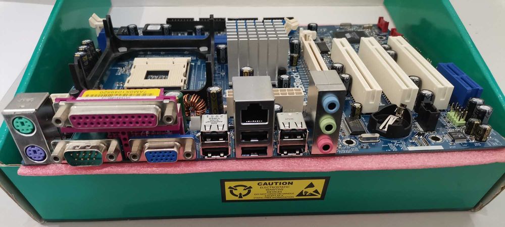Vendo Motherboard ASRock P4VM900-SATA2