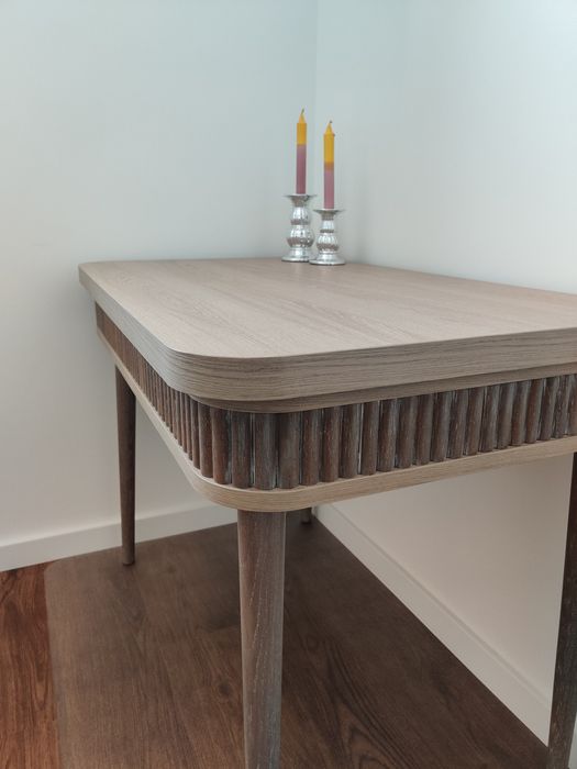 Secretária  laminada