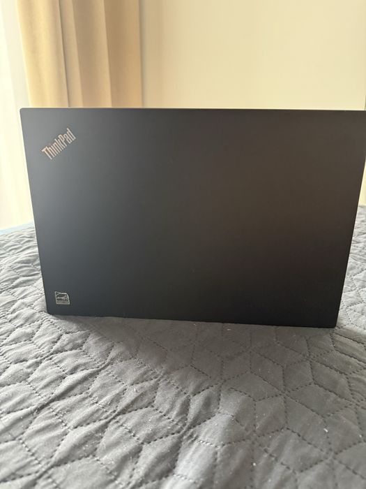 Lenovo t490s, i7, 32 ram, 512 gb, dotyk, bateria trzyma  4-5 godz