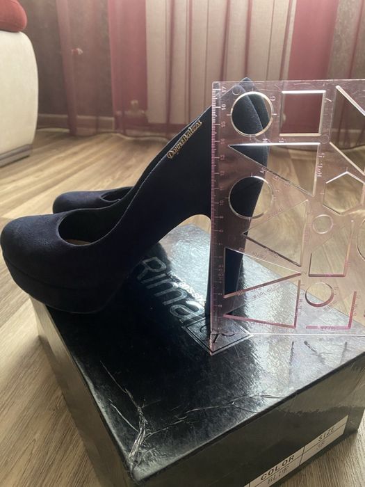 Туфлі замшеві на підборі