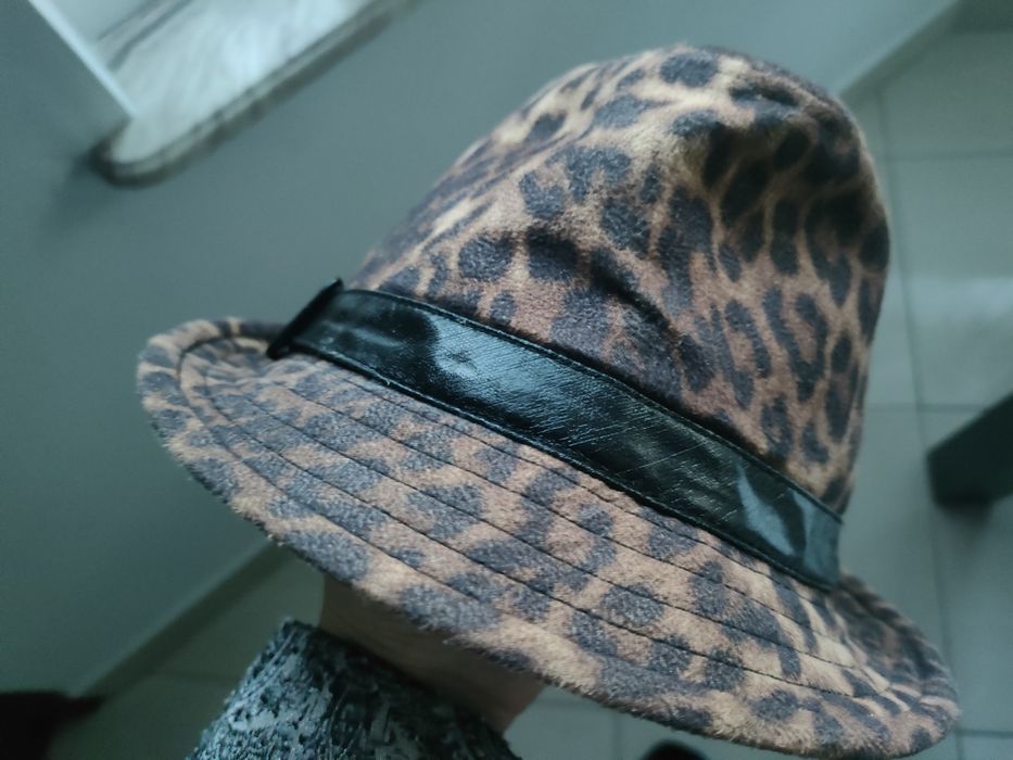 Kapelusz w panterkę